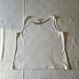White top casual with colors decoration ar the neck